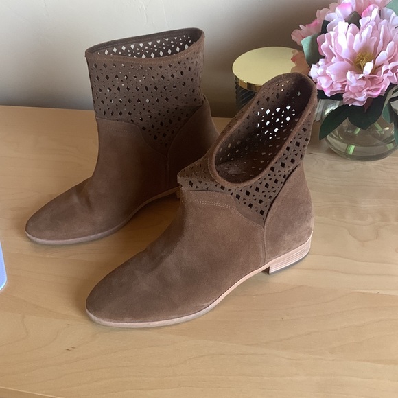 Michael Kors Sunny Bootie - Picture 3 of 6